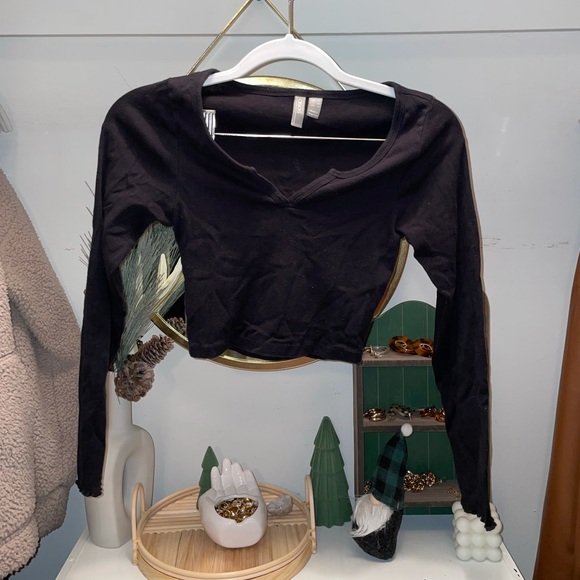 NEW Cropped Tee🖤 - Picture 1 of 7